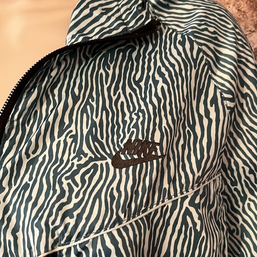 Nike Jacket- Lightweight Fashionable Hoodie Jacket‎ - Picture 4 of 12